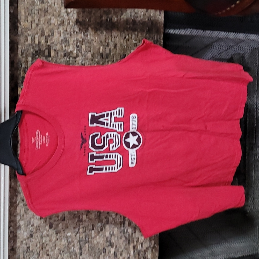 Sleeveless T-shirt
